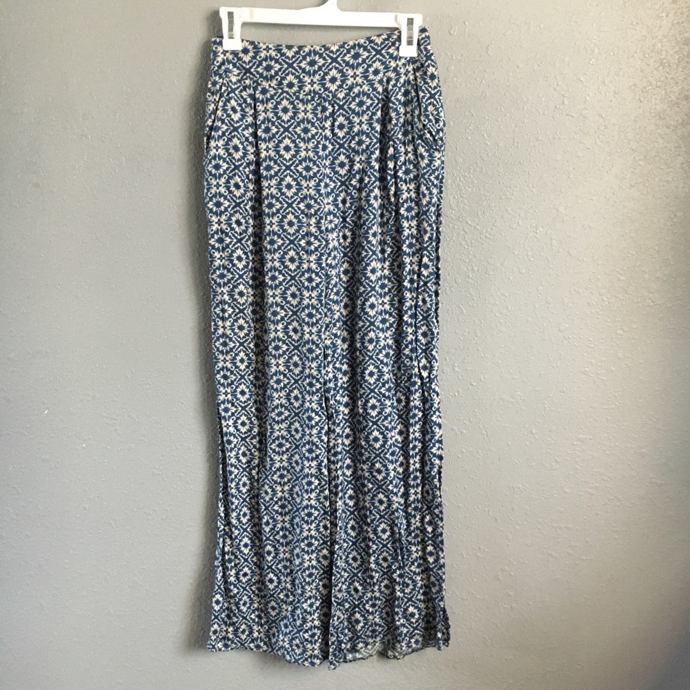 En creme palazzo pants medium